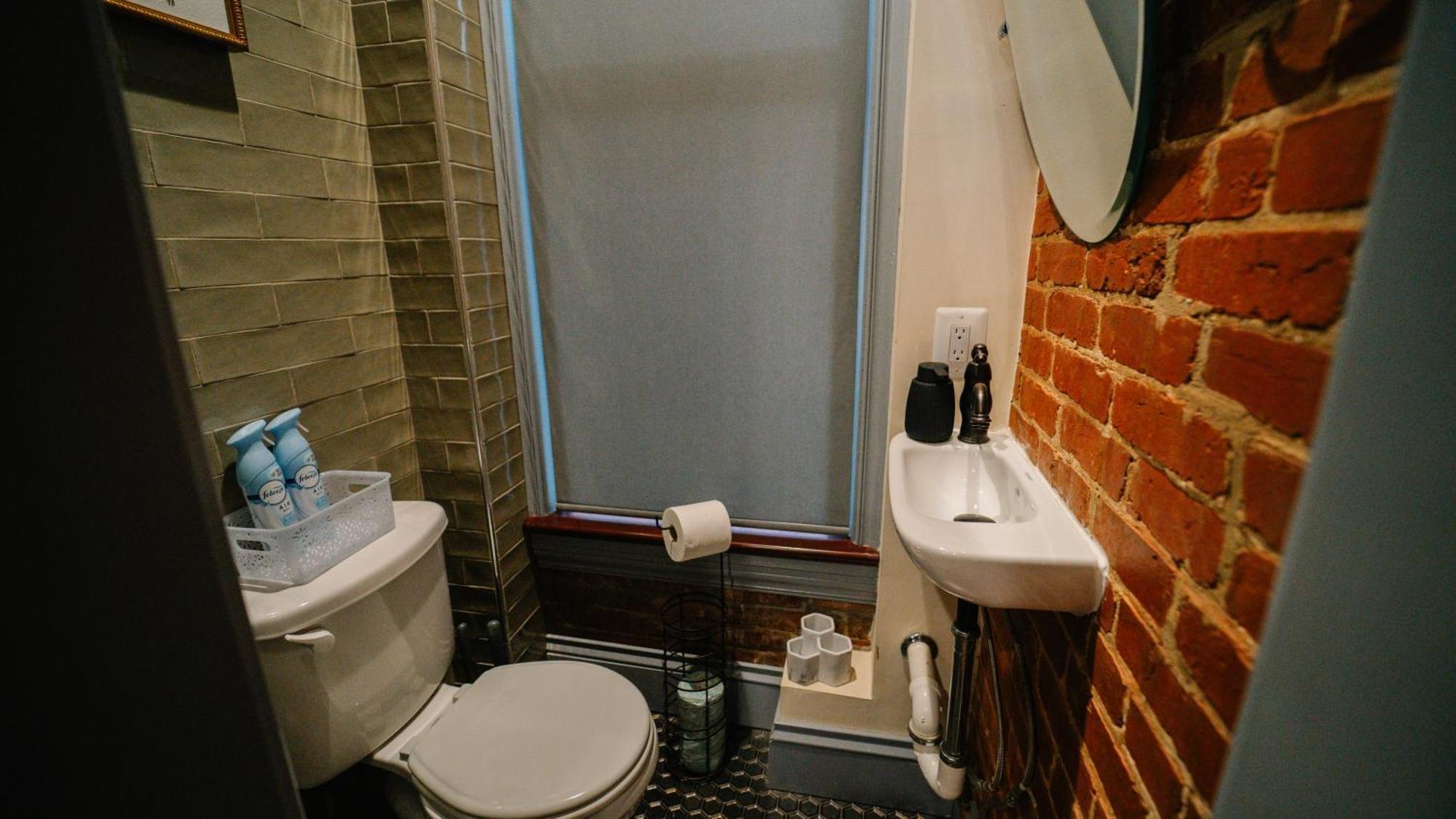 Cozy Vintage Escape 4br 4ba Near Dc Attractions! *