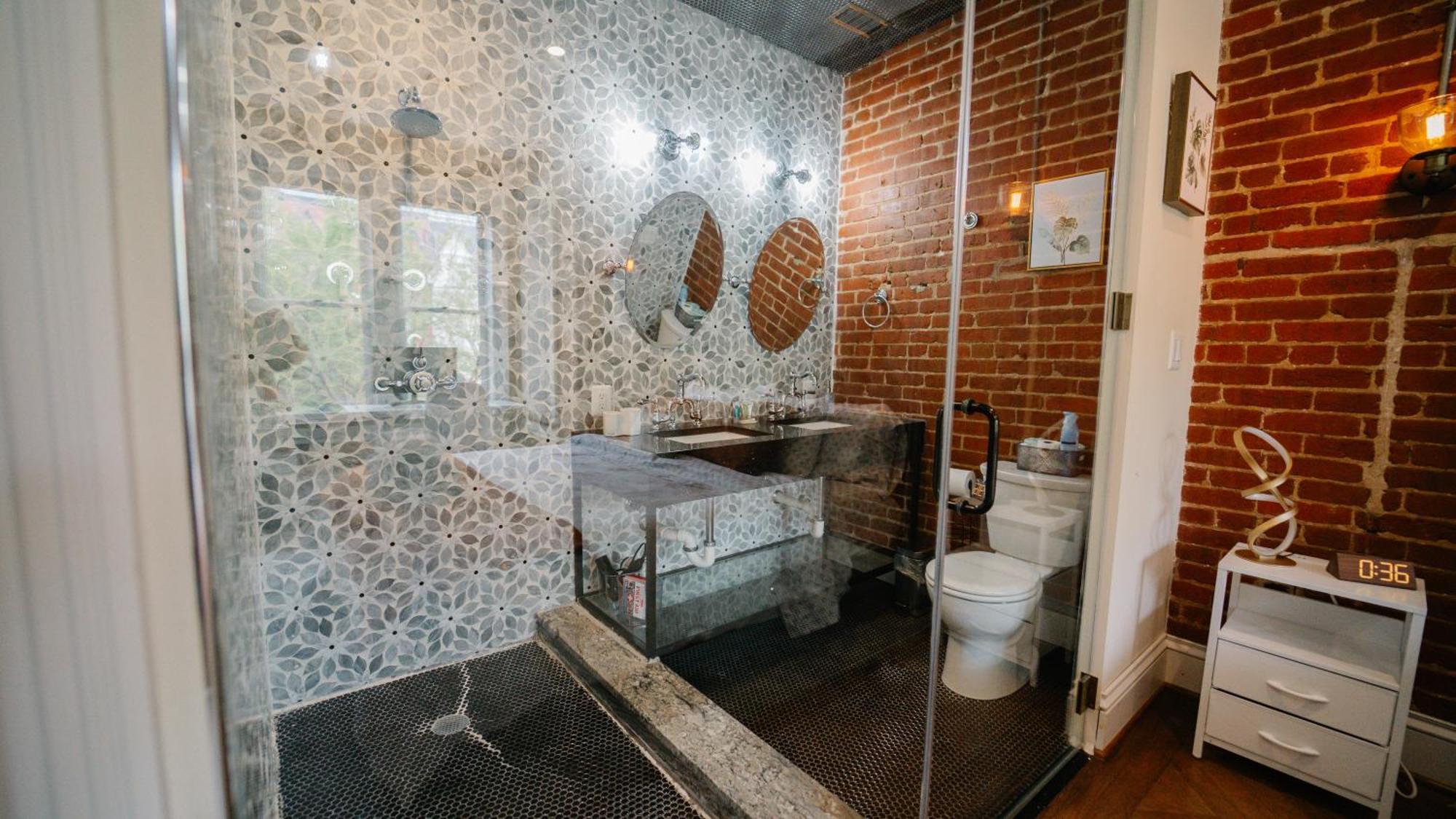 Cozy Vintage Escape 4br 4ba Near Dc Attractions!