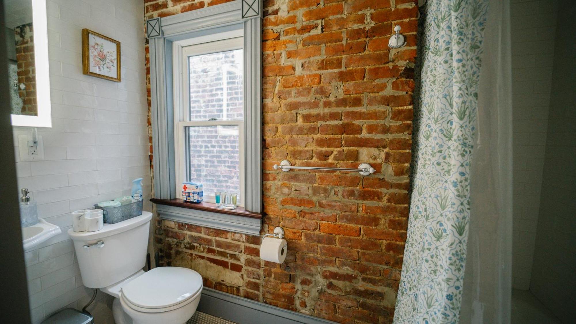 Cozy Vintage Escape 4br 4ba Near Dc Attractions! Ferienhaus